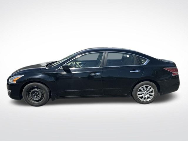 2015 Nissan Altima — side profile view